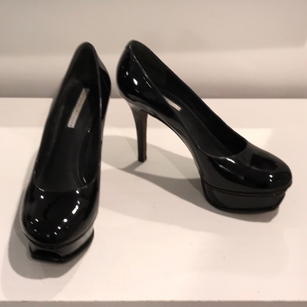 Vera Wang Lavender Black Patent Platform Heels New